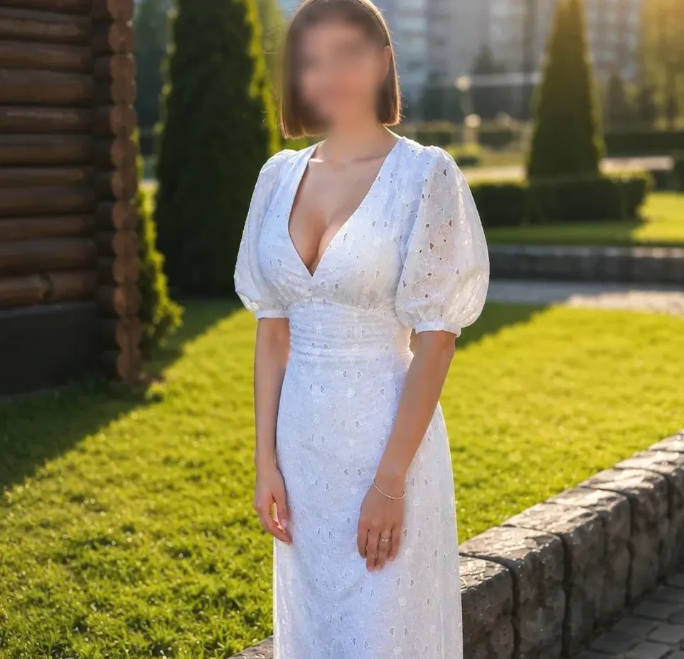 Laura, 26
