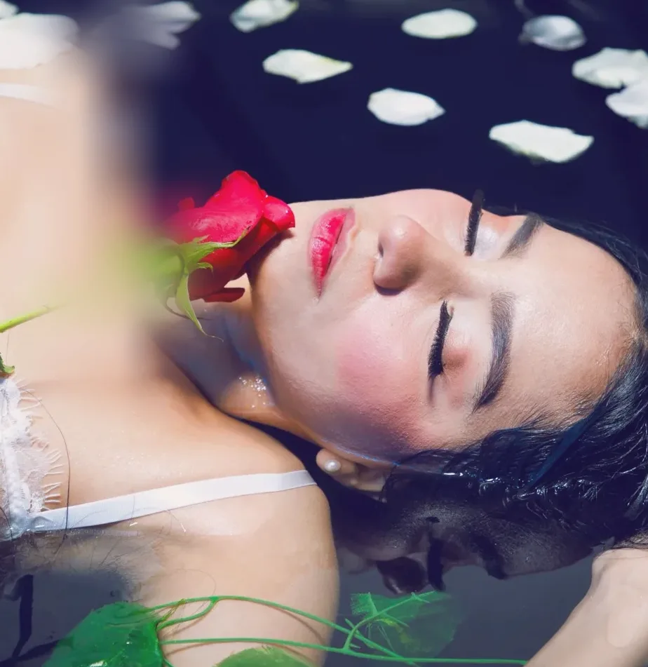 Yvonne, 27